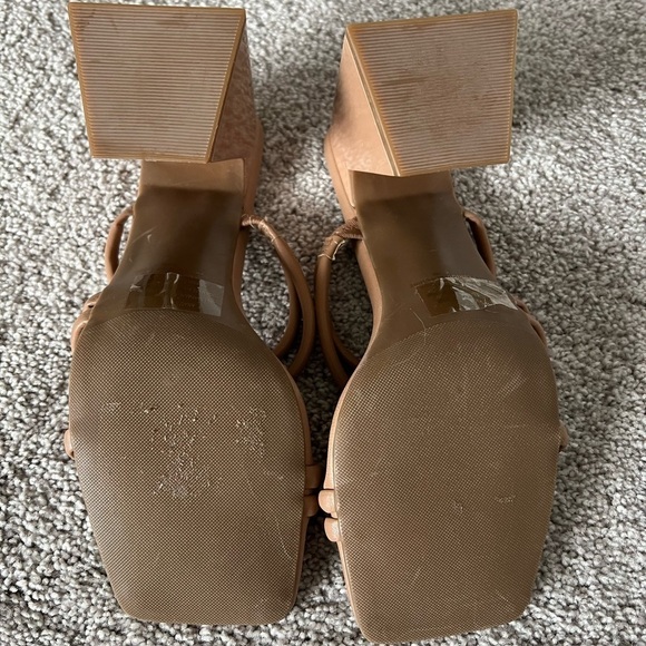 Abound Women's Tan Strappy Sandals 6.5 like new - Picture 6 of 7